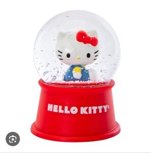 Hello Kitty Mini Snow Globe